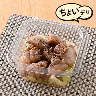 今週新発売のファミマお惣菜まとめ！『チーズソースで食べる韓国風旨辛チキン』、『ごま油香るチャプチェ』など♪