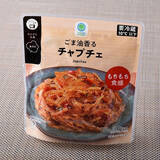 「今週新発売のファミマお惣菜まとめ！『チーズソースで食べる韓国風旨辛チキン』、『ごま油香るチャプチェ』など♪」の画像3
