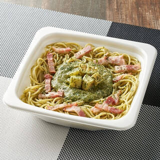 今週新発売のファミマ麺まとめ！『緑黄色野菜使用！ベーコンのトマトグラタン』、『中華そば一力監修　豚骨鶏ガラ醤油味』など♪