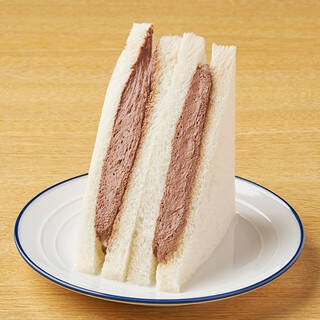 今週新発売のファミマパンまとめ！『たっぷりクリームのクレームブリュレパン』、『アップルクリームｉｎブリュレ風デニッシュ』など♪