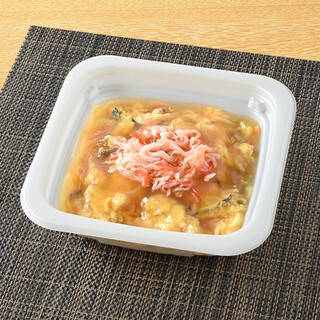 今週新発売のファミマお惣菜まとめ！『コリッと食感厚切り豚タン塩』、『カニカマ玉子あんかけ』など♪