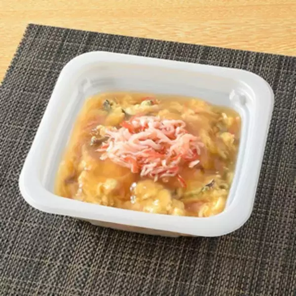 「今週新発売のファミマお惣菜まとめ！『コリッと食感厚切り豚タン塩』、『カニカマ玉子あんかけ』など♪」の画像