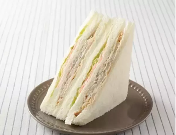 「今週新発売のジューシーな食べものまとめ！『香ばしく焼き上げた炭火焼き鶏ハラミ』、『肉厚！贅沢デミグラスハンバーグ』など♪」の画像