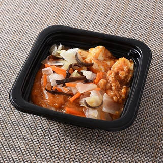 今週新発売のファミマお惣菜まとめ！『ＣＵＲＲＹ　ＵＰ監修　チキンキーマカレー​』、『麻辣しらたき』など♪