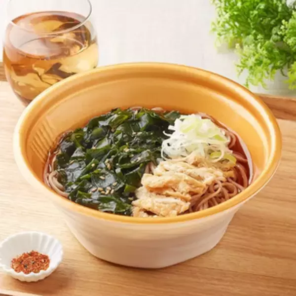 「今週新発売のファミマ麺まとめ！『柚子胡椒香る鶏の大盛塩焼そば』、『こだわりだしのきつねうどん』など♪」の画像