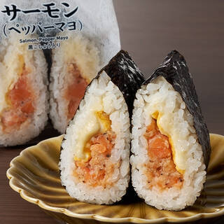 今週新発売のマヨネーズ味まとめ！『手巻おにぎり　海老マヨネーズ』、『炙りベーコンおむすび　チーズマヨネーズ入』など♪