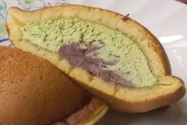 「ローソン新作どらもっち！　抹茶入って風味豊かな二層仕立て！：今週のコンビニスイーツランキング」の画像