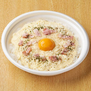今週新発売のファミマ麺まとめ！『濃厚チーズソースのマッケンチーズグラタン』、『チキンとさつまいもの濃厚クリームグラタン』など♪