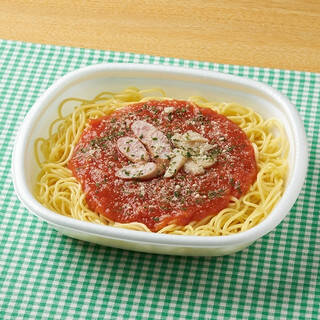 今週新発売のトマトまとめ！『青森県産にんにく使用　トマトの生パスタ』、『ガーリックトマトのグリルチキン弁当』など♪