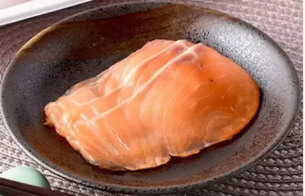 「今週新発売のファミマお惣菜まとめ！『山桜チップで燻したスモークサーモン』、『明太チーズのとろーりたこ焼き』など♪」の画像