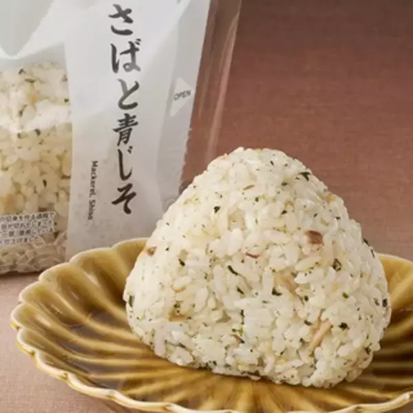 「今週新発売のファミマおにぎりまとめ！『大きなおむすび　僕の鮭わかめ』、『サンド寿司　カニカママヨ』など♪」の画像