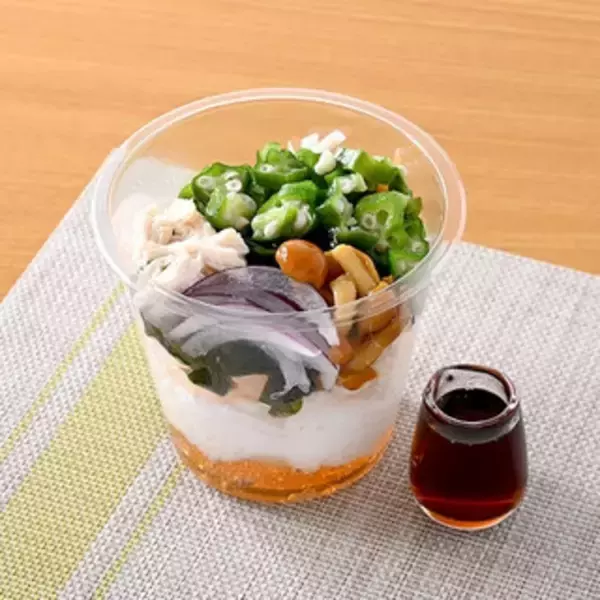 「今週新発売のファミマお惣菜まとめ！『たんぱく質６．８ｇタンスティック　ハリッサ風味』、『さわやかな柚子の香りいか柚子七味焼き』など♪」の画像