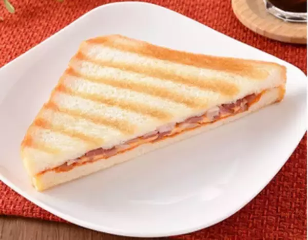 「今週新発売のファミマパンまとめ！『いちごのフルーツサンド』、『ミニパリジャンチリチキン』など♪」の画像