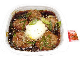 今週新発売の丼ものまとめ！『ふっくら焼きさば丼』、『炙り焼豚丼』など♪