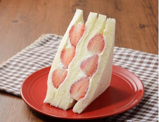 今週新発売のいちご味まとめ！『ノアールクランチチョコレート　あまおう苺』、『いちごのクレープ』など♪