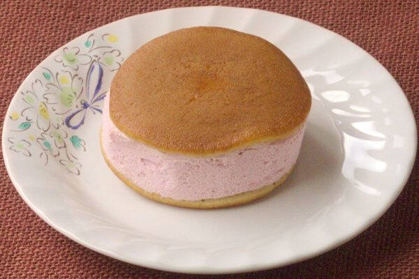 セブンがいちごに包まれる！　チーケーがどらがいちご色！：今週のコンビニスイーツランキング