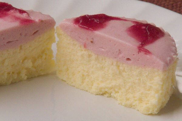 セブンがいちごに包まれる！　チーケーがどらがいちご色！：今週のコンビニスイーツランキング