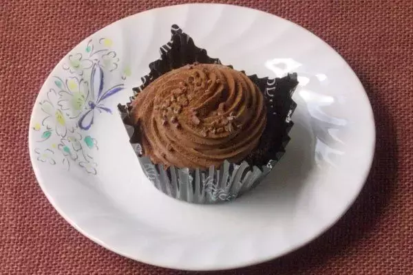 「ファミマに来たのはサクサクサンド！　間にキャラメルパリッとろ！：今週のコンビニスイーツランキング」の画像