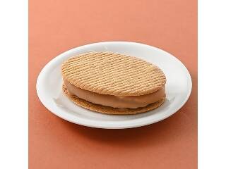 ファミマに来たのはサクサクサンド！　間にキャラメルパリッとろ！：今週のコンビニスイーツランキング