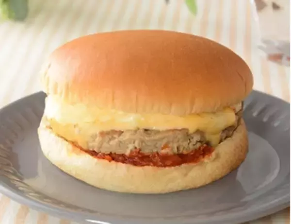 「今週新発売のローソンパンまとめ！『ショコラクイニーアマン』、『もっちりとしたパニーニ　ハムチーズ』など♪」の画像