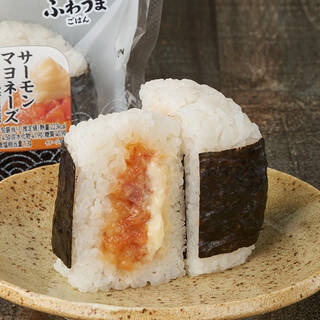 今週新発売のマヨネーズ味まとめ！『ピザロール　てりマヨチキン』、『直巻　サーモンマヨネーズ』など♪