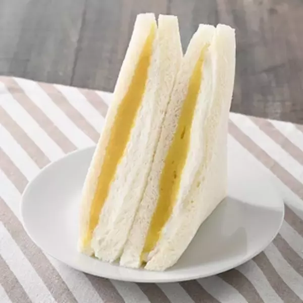 「今週新発売のスイートポテトまとめ！『もっちりクレープとろ生スイートポテト』、『スイートポテト＆ホイップサンド』など♪」の画像