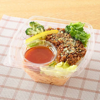 今週新発売のファミマお惣菜まとめ！『直火で香ばしく焼き上げたさわらの西京焼き』、『振って食べる！塩昆布シーザーキャベツ』など♪