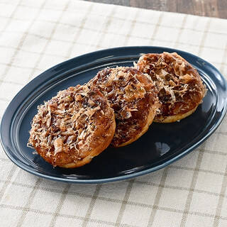 今週新発売のファミマお惣菜まとめ！『直火で香ばしく焼き上げたさわらの西京焼き』、『振って食べる！塩昆布シーザーキャベツ』など♪