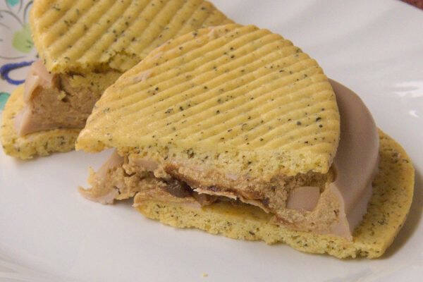 ローソン盛りすぎ！　どこまで盛るの！？　盛り盛りチーズにご満悦！：今週のコンビニスイーツランキング