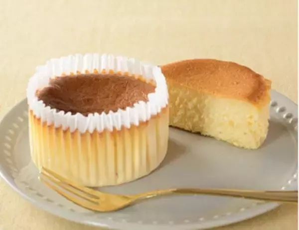 「今週新発売のおやつまとめ！『紅茶に恋する　ミルクティーどら』、『チョコバッキー　クレームブリュレ』など♪」の画像