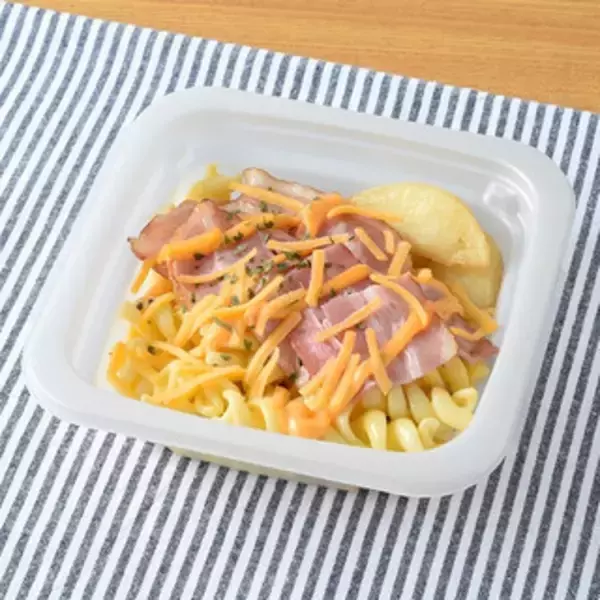 「今週新発売のファミマお惣菜まとめ！『たんぱく質１０．１ｇサラダチキンバー　トマトバジルチーズ』、『ハニーマスタードチキン』など♪」の画像