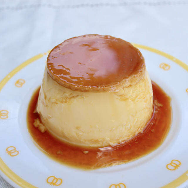 【ファミマスイーツ食レポ】超お得なビッグ「窯出しとろけるプリン」！お値段そのままで40%増量