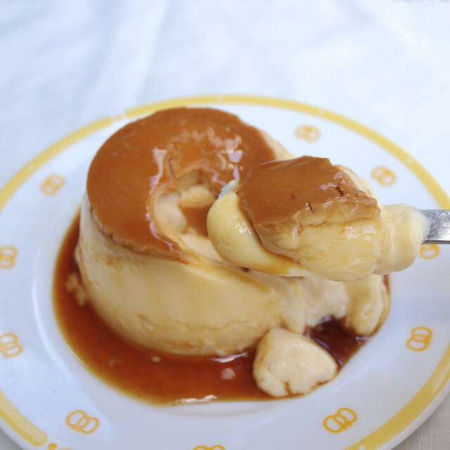 【ファミマスイーツ食レポ】超お得なビッグ「窯出しとろけるプリン」！お値段そのままで40%増量