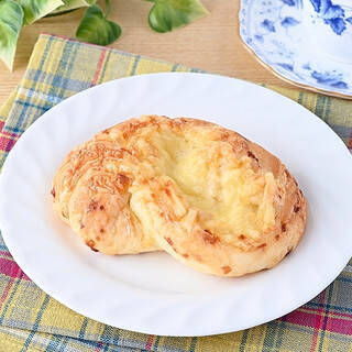 今週新発売のファミリーマートまとめ！『ファミマ・ベーカリー はちみつマーガリンサンド』、『窯出しプリンのパフェ』など♪