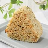 「今週新発売の醤油味まとめ！『銀鮭切身のバター醤油おむすび』、『醤油まぶしおむすび　しゃけ　麦めし入り』など♪」の画像9