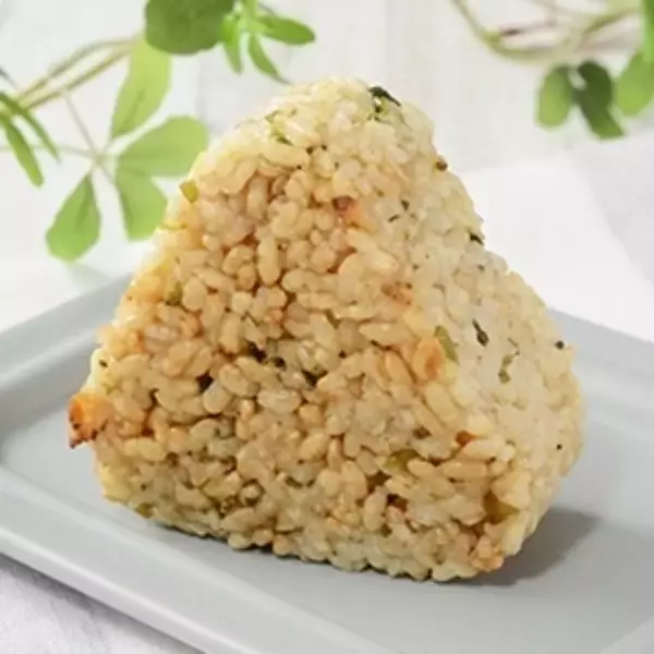 「今週新発売の醤油味まとめ！『銀鮭切身のバター醤油おむすび』、『醤油まぶしおむすび　しゃけ　麦めし入り』など♪」の画像