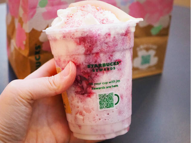 【スタバ新作】スターバックスSAKURA第2弾！夜桜をイメージした『さくらカシス ストロベリー 白玉 フラペチーノ®』♪