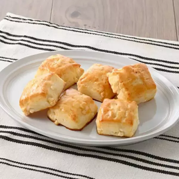 「今週新発売のファミマパンまとめ！『つぶつぶいちごミルクメロンパン』、『生スコーン　ホワイトチョコ』など♪」の画像