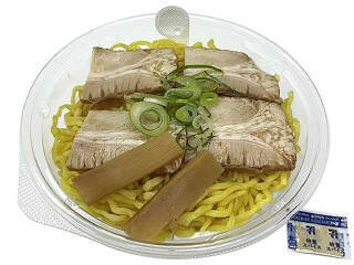今週新発売のコンビニラーメンまとめ！『メラメラ燃える炎のウマ辛味噌ラーメン』、『大盛ラーメンサラダ　チキンタルタルソース』など♪