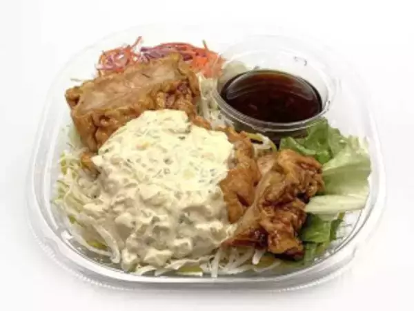 「今週新発売のコンビニラーメンまとめ！『メラメラ燃える炎のウマ辛味噌ラーメン』、『大盛ラーメンサラダ　チキンタルタルソース』など♪」の画像