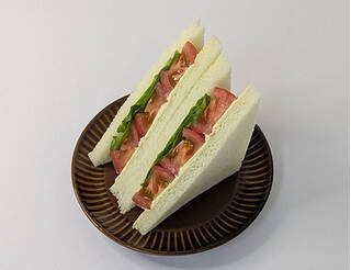 今週新発売のトマト料理まとめ！『とろ～りチーズと卵黄ソースのトマトハンバーグ弁当』、『肉団子と野菜のトマトスープ』など♪