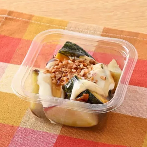 「今週新発売のファミマお惣菜まとめ！『揚げ茄子とほうれん草のおひたし』、『さつまいもとかぼちゃのデリサラダメープル＆チーズソース』など♪」の画像