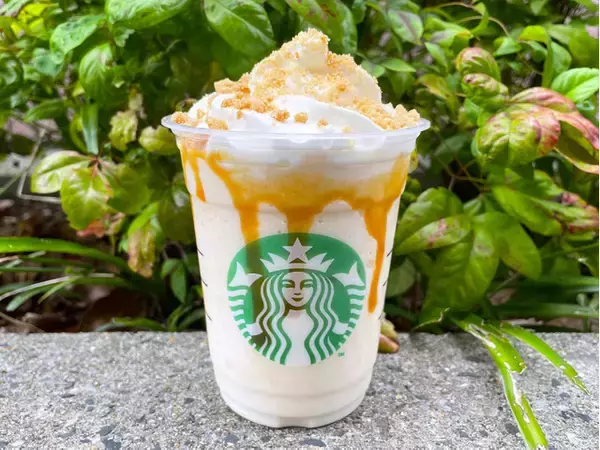 【スタバ新作】ざくざく食感のちんすこうがしょっぱ甘い！デザート感のある『沖縄 かりー ちんすこう バニラ キャラメル フラペチーノ®』をレポート