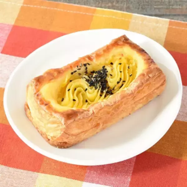 「今週新発売のファミマパンまとめ！『生コッペパン　モンブランクリーム＆ホイップ』、『ふわもち食感のメープルシュガーサンド』など♪」の画像