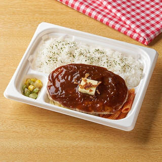 今週新発売のハンバーグまとめ！『ハンバーグとチーズの焼きカレードリア』、『直火焼きハンバーグ弁当』など♪