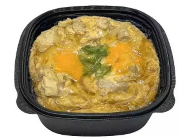 「今週新発売の丼ものまとめ！『炭火焼き鳥丼　もも　むね』、『温玉とりそぼろ丼』など♪」の画像