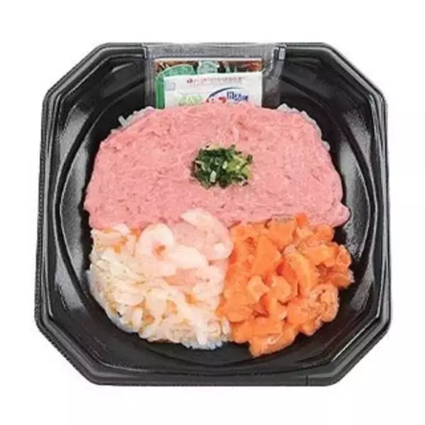 「今週新発売の丼ものまとめ！『炭火焼き鳥丼　もも　むね』、『温玉とりそぼろ丼』など♪」の画像