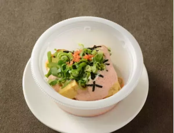 「今週新発売のローソンお惣菜まとめ！『炭火焼なんこつつくね　青じそ』、『スモークサーモンとバジルチーズのペンネサラダ』など♪」の画像