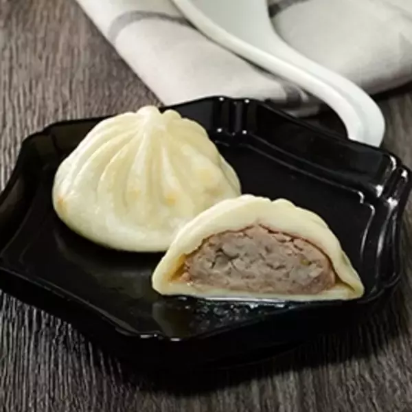 「今週新発売のジューシーな食べものまとめ！『名古屋名物　手羽先風黒胡椒ジューシーチキン』、『ストロベリークラッシュミルク』など♪」の画像
