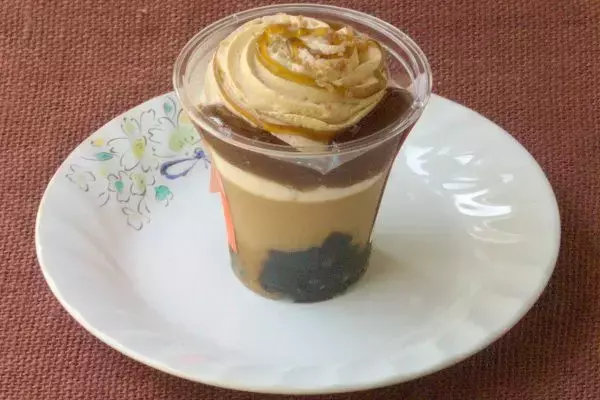 「ローソン掟破りのハイブリッドスイーツ！　パンコーナーからスイーツ参戦！：今週のコンビニスイーツランキング」の画像